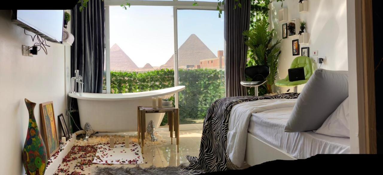 Jacuzzi Pyramids View Apartamento *